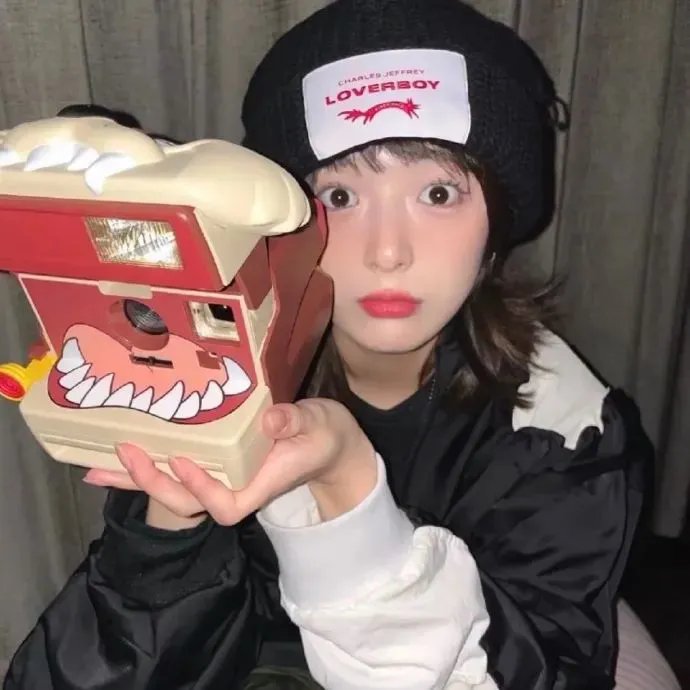 哈啦美容院 海报